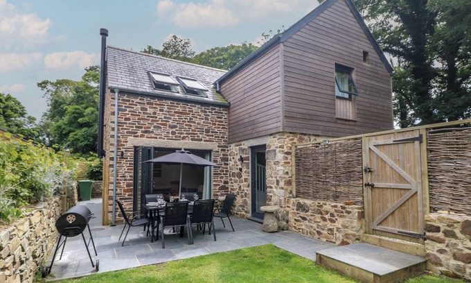 Newquay Cottage | WILDWOOD, pet friendly, with open fire in Newquay