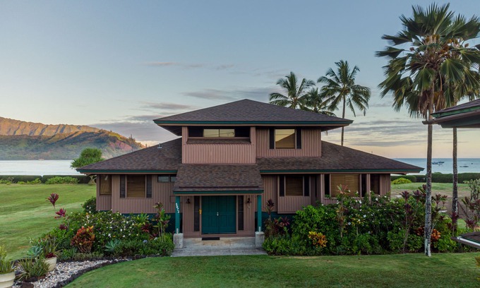 Hanalei House | Wilikoki - a 6br/3ba beachfront home on Hanalei Bay with Wilikeiki