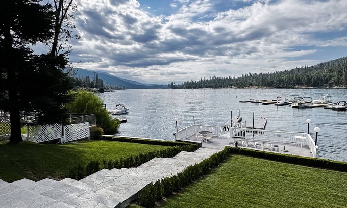 Bass Lake House | Willow Cove Retreat at Bass Lake, Near Yosemite National Park