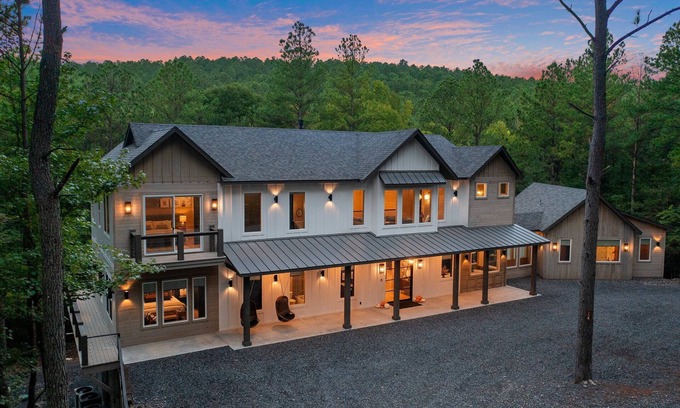 Broken Bow Cabin | Willow Fork Lodge: Luxury Cabin-Sleeps 30! Multiple Decks, 2 Hot Tubs, & more!