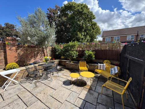 Yeading House | Willow Tree Retreat Airport Friendly 3BR House, with Garden & Office