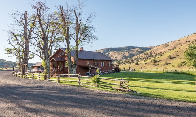 Fossil Bed & Breakfast | Wilson Ranches Retreat