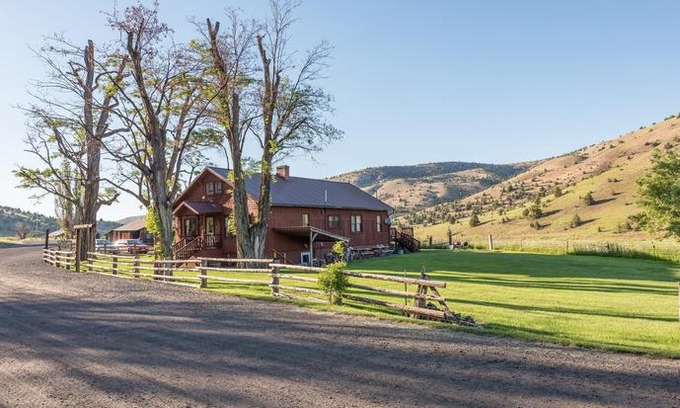 Fossil Bed & Breakfast | Wilson Ranches Retreat