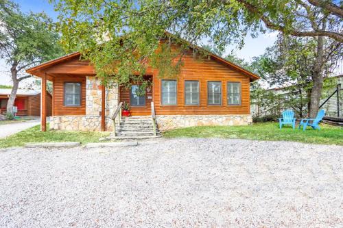 Wimberley House | Wimberley Log Cabins Resort and Suites- The Oak Lodge