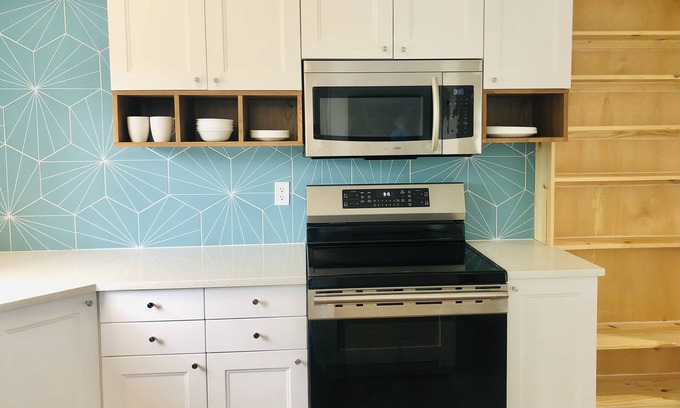 Sanibel Condo | Wind + Tide 70" TV, Two King Suites, Beachfront Complex!