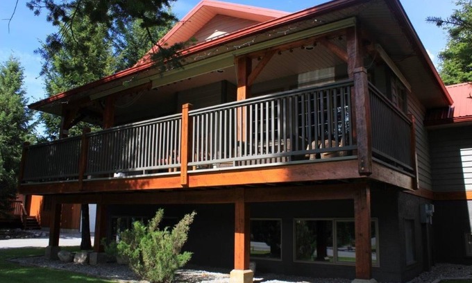 East Kootenay Cabin | Windermere Copperpoint Golf/Ski/Snowmobile Family Chateau, Invermere.