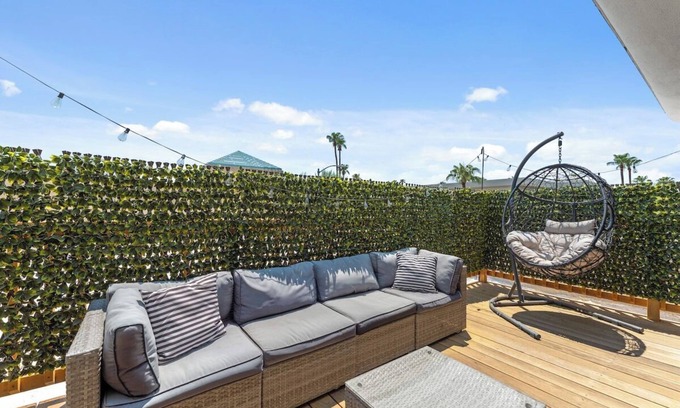 Brown and Stetson Business Condo | Windfield Condo in the Entertainment District