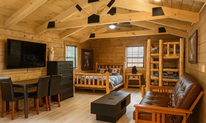Ashley Oaks Cabin | Windrock Ridge - Hana Sleep 5