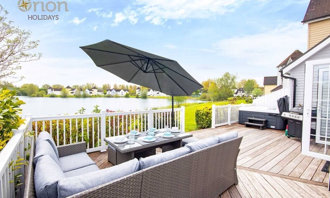 South Cerney House | Windrush Lake 41, Kingfisher House