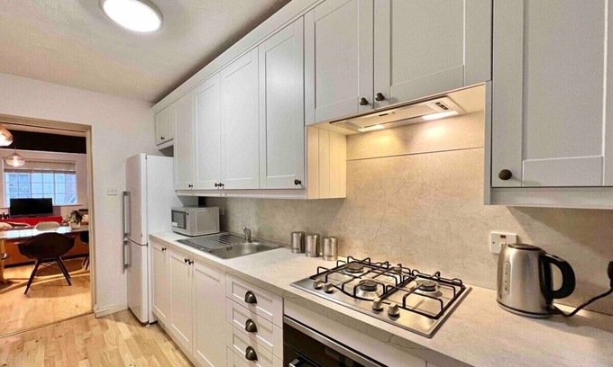 Windsor City Centre Cottage | Windsor Cottage Perfect Location, FREE Parking