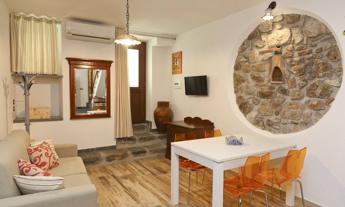 Old Town Apartment | Wine House