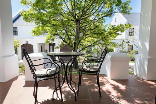 Stellenbosch Cabin | Winelands Golf Lodges 13