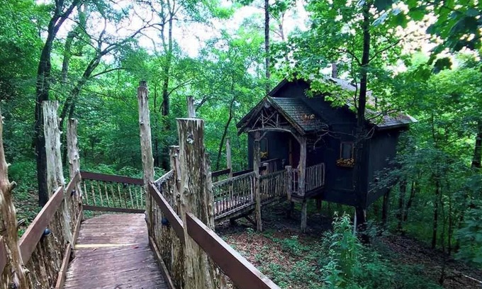 Eureka Springs Cottage | Winery Chateau Treehouse #12/Oak Crest