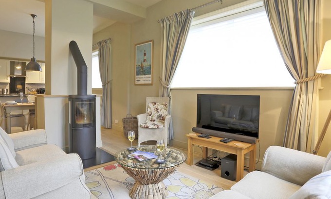 Orford House | Wing Cottage - Two Bedroom House, Sleeps 4
