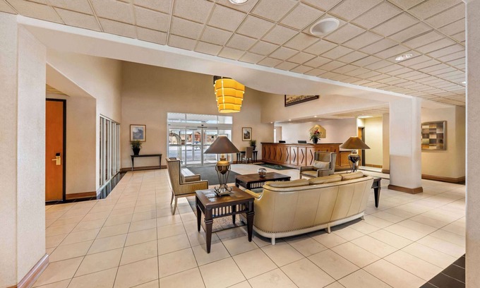 Midnapore Hotel | Wingate by Wyndham Calgary