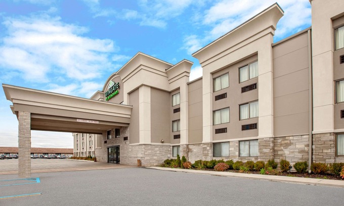 Romulus Hotel | Wingate by Wyndham Detroit Metro Airport