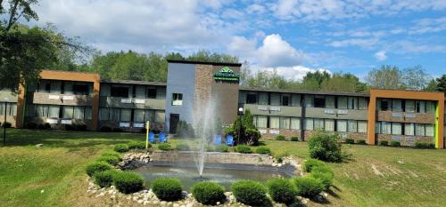 Lake George Hotel | Wingate by Wyndham Lake George