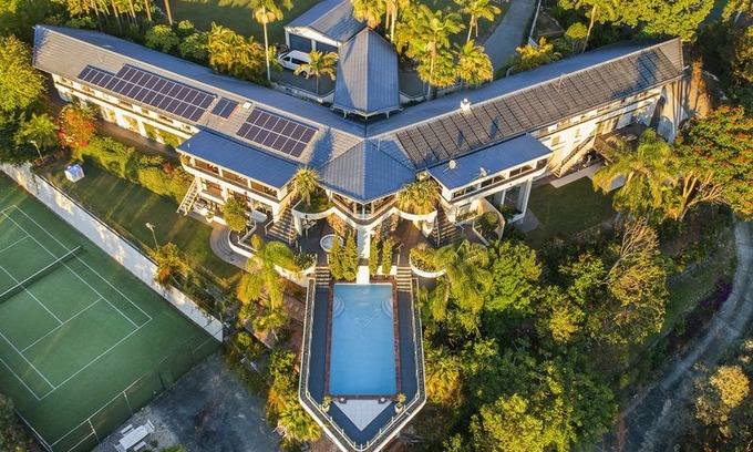 Tallai House | Wings Hinterland Retreat, AMAZING Panoramic Views over Gold Coast. Sleeps 25!