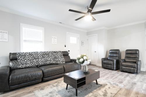 Winston - Salem House | Winston Sleeps 16 - 2 Kitchens