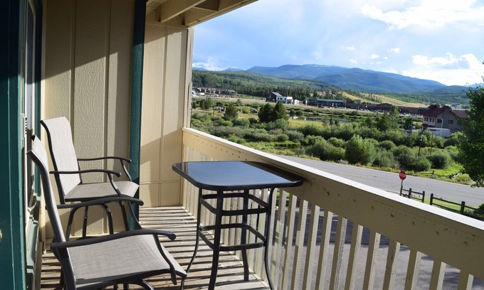 Fraser Condo | Winter Park Fraser "Hideout"-Panoramic views, hot tub & short walk to town & bus