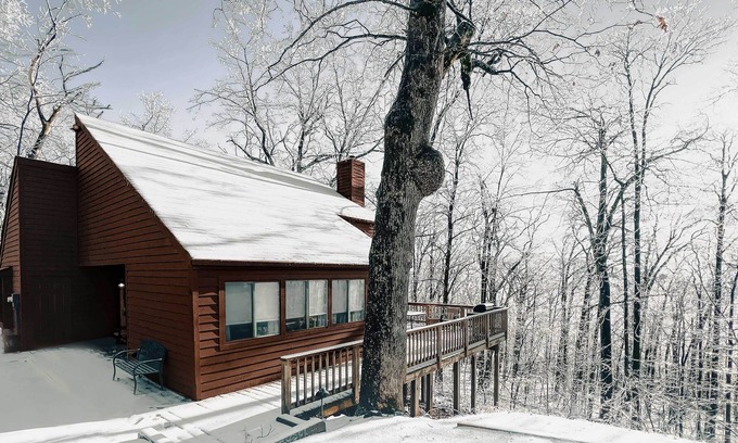 Wintergreen Cabin | Wintergreen Resort Cabin by Skiing, Tubing & More!