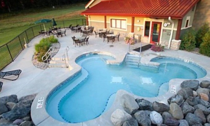 Wisconsin Dells Cabin | Wisconsin Dells 6 people 2BR 2 Bath Log Cabin Christmas Mountain