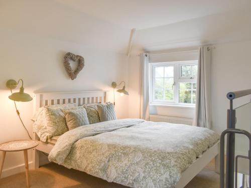 New Forest District House | Wisteria Cottage