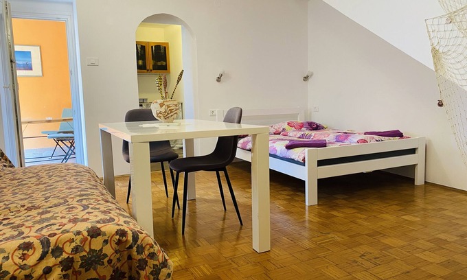 Piran Apartment | With Balcony - Renovated, Piran Old Town Near Sea