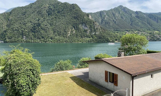 Idro Apartment | With large fenced garden, barbecue and panoramic view