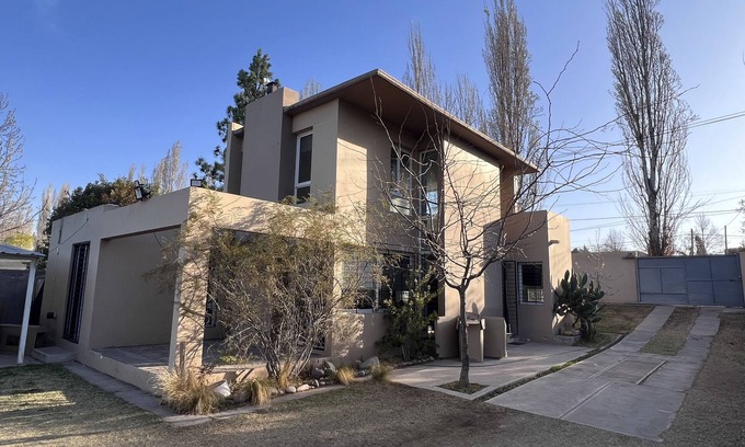 Vistalba House | with swimming pool in chacras de coria.