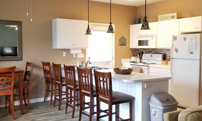 El Centro Beach House | Within 5 minutes of Pier Park! Newly refreshed & quiet!