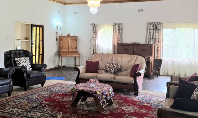 Harare East House | Wits-End Self Catering family or group Accommodation, roomy, peaceful, desired