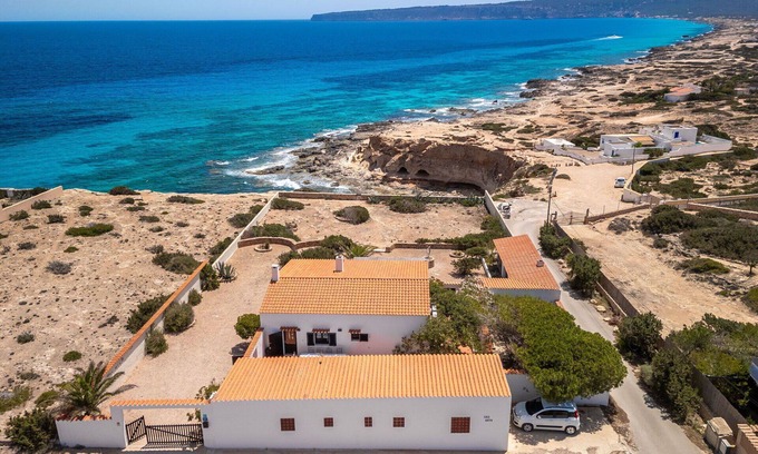 Formentera House | Wonderful private villa for 8 people with WIFI, A/C, TV, patio, panoramic view and parking