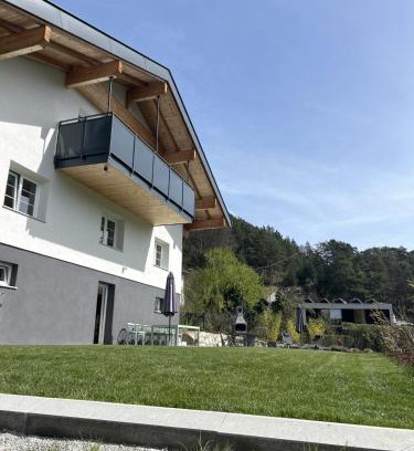 Hoetting Apartment | Wohnung mit Garten und Panoramablick in Innsbruck