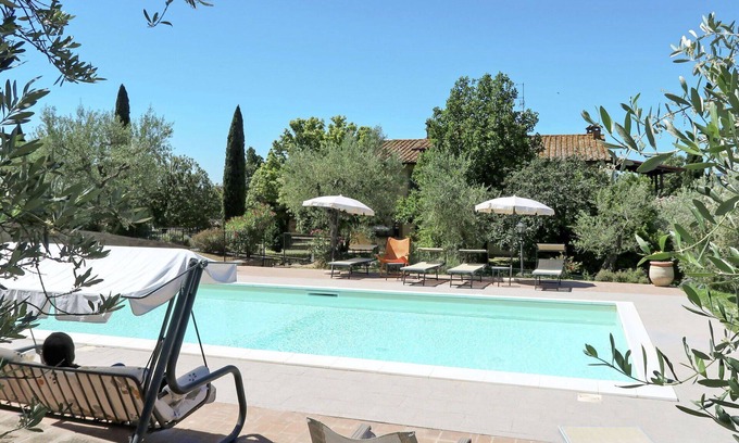Oliveto House | Wonderful private villa for 6 guests with WIFI, private pool, hot tub, TV, patio and pets allowed