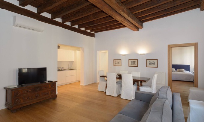 Cannaregio Apartment | Wonderful 15th-Century apartment for 9 people in the heart of Venice