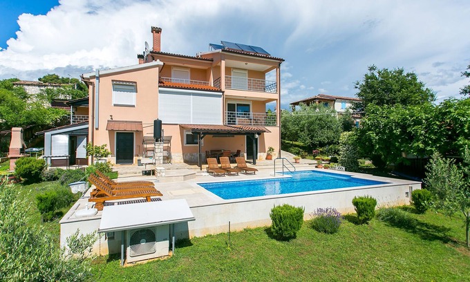 Fuskulin Apartment | Wonderful apartment for 4 people with communal pool and garden