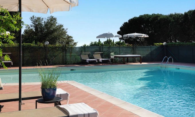 Arezzo Other | Wonderful apartment in villa with pool near Arezzo