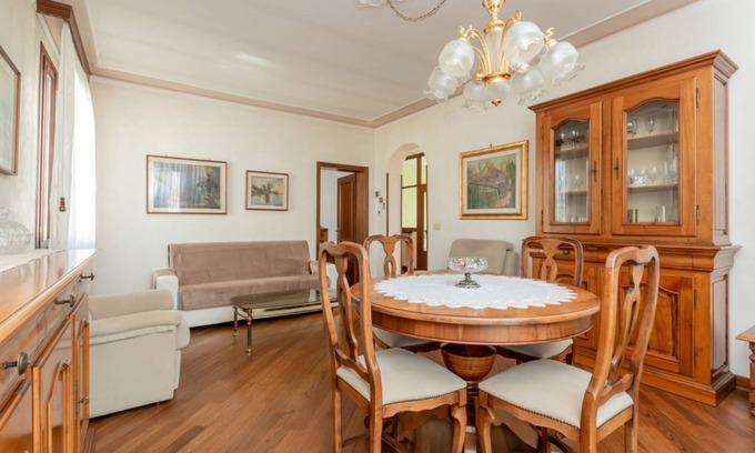 Marghera Apartment | Wonderful apartment of about 80 square meters, able to accommodate 5 people, located on the first floor of a villa without a lift (with internal and external steps).The property is located in the heart of Venice Mestre, in a quiet and well-served residen