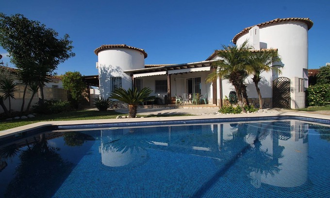 Oliva Villa | Wonderful beachnear Holiday villa with private pool and barbecue place
