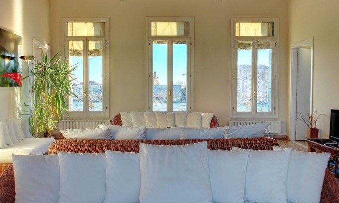 Dorsoduro Apartment | WONDERFUL-CANAL-VIEW 4pax Wi-Fi aircond