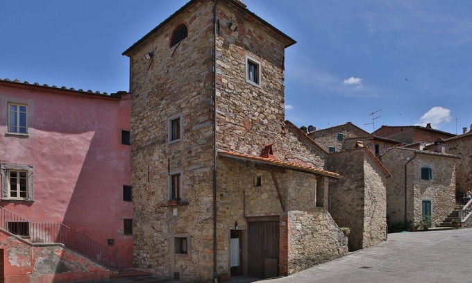 Pergine Valdarno House | Wonderful private villa for 2 guests with hot tub, A/C, WIFI, TV and pets allowed, close to Arezzo