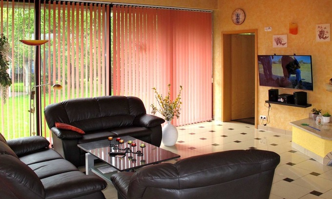 Woldegk House | Wonderful private villa for 4 guests with TV, patio, pets allowed and parking