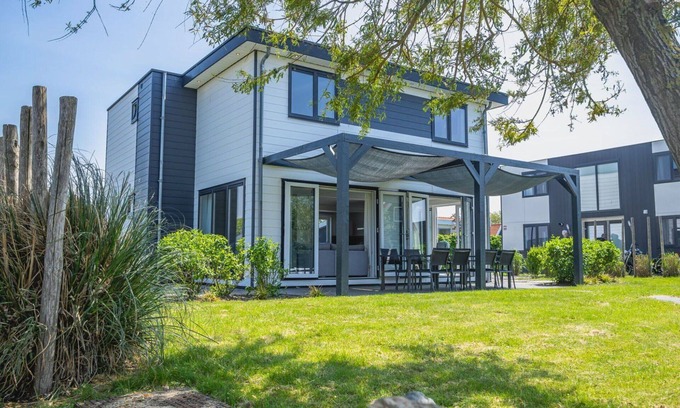 Oost-Graftdijk House | Wonderful private villa for 10 people with WIFI, pool, TV and terrace