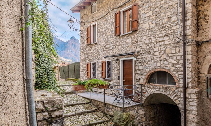 Valsolda House | Wonderful private villa for 6 guests with WIFI, TV, terrace, pets allowed and parking