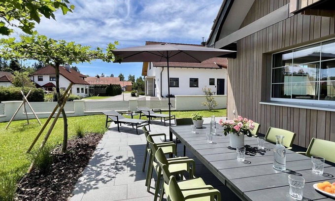 Loffingen House | Wonderful private villa for 8 guests with WIFI, TV, patio and pets allowed