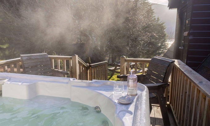 Kilfinnan House | Wonderful private villa for 4 guests with hot tub, WIFI, TV, balcony, panoramic view and parking
