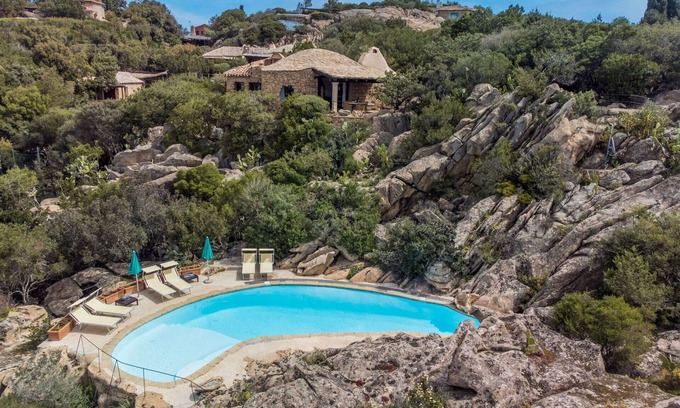 Capriccioli Villa | Wonderful private villa for 6 guests with WIFI, private pool, A/C, TV, terrace and pets allowed