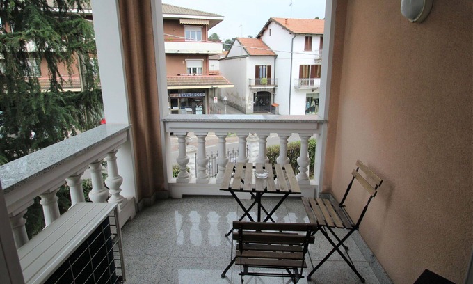 Castronno Villa | Wonderful private villa for 10 guests with WIFI, A/C, TV, terrace and parking