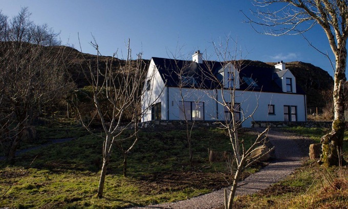 Colbost House | Wonderful private villa for 6 guests with WIFI, TV, patio and panoramic view